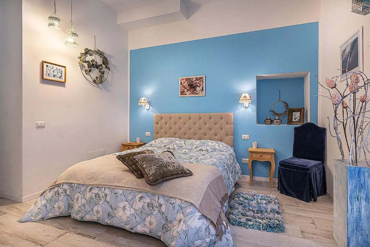 White & Gold Suite Verona Guest house
