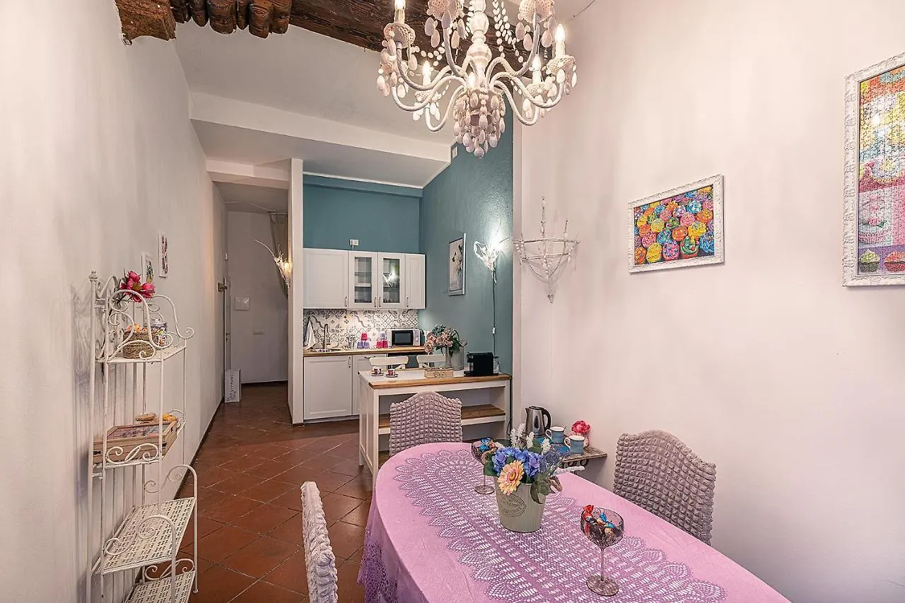 White & Gold Suite Verona 0*,