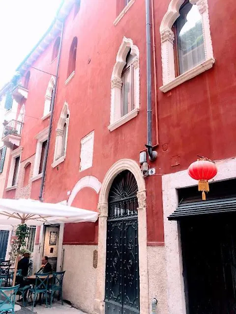 Guest house White & Gold Suite Verona