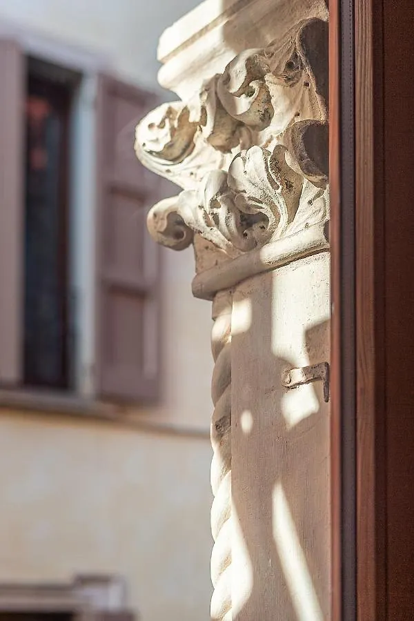 Guest house White & Gold Suite Verona Italy