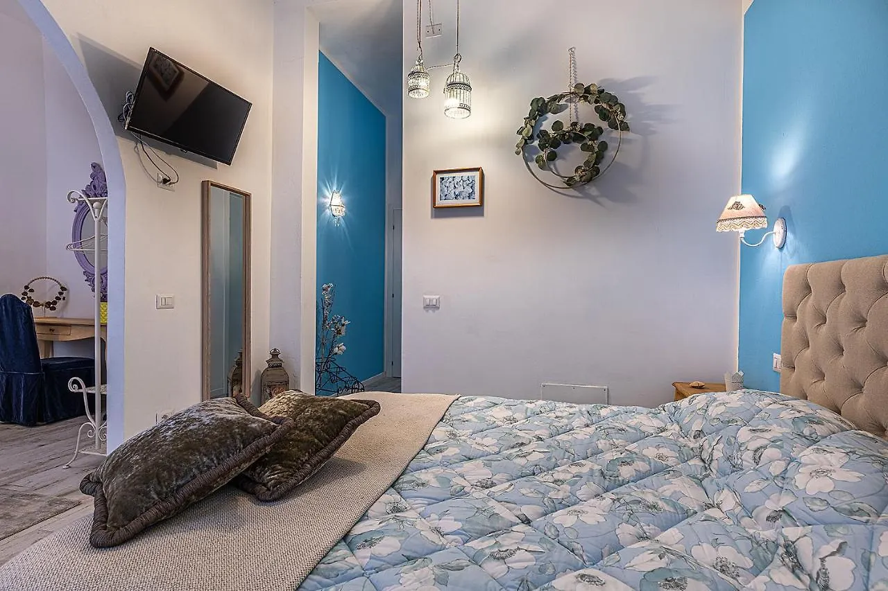 White & Gold Suite Verona 0*,