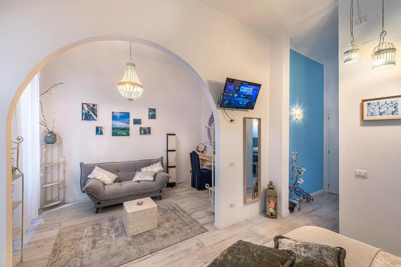 Guest house White & Gold Suite Verona Italy